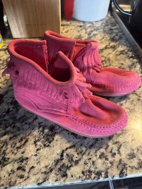 Minnetonka Girls Hot Pink Suede Fringe Moccasins